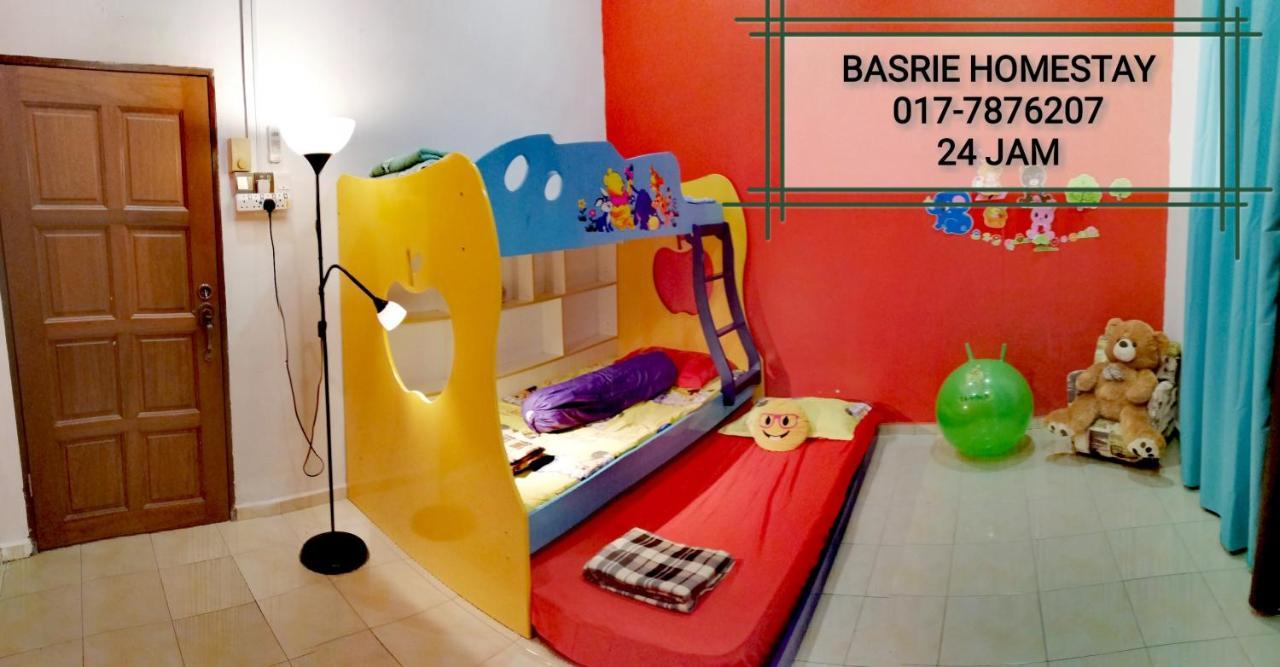 Villa Basrie Bandar Universiti Pagoh - private pool Musljm Only Muar Esterno foto