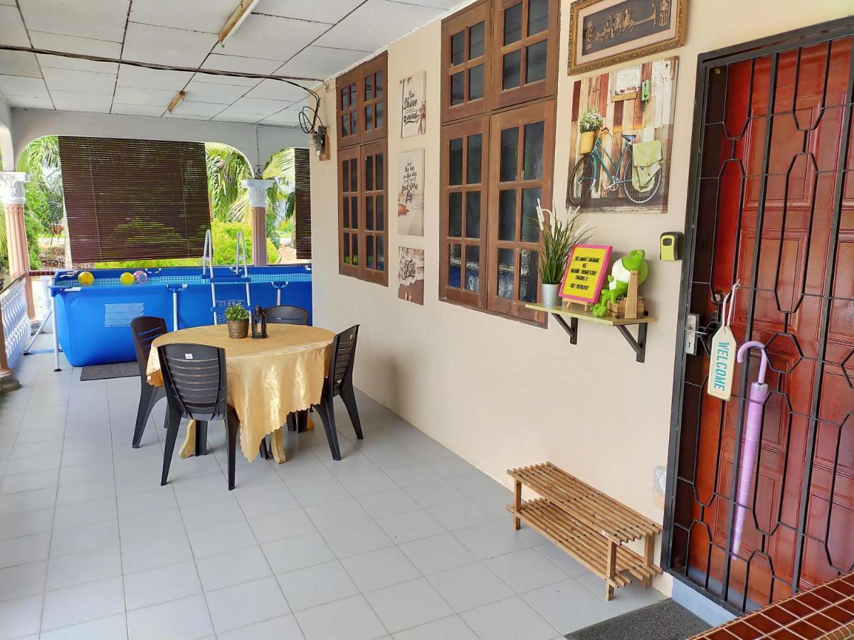 Villa Basrie Bandar Universiti Pagoh - private pool Musljm Only Muar Esterno foto