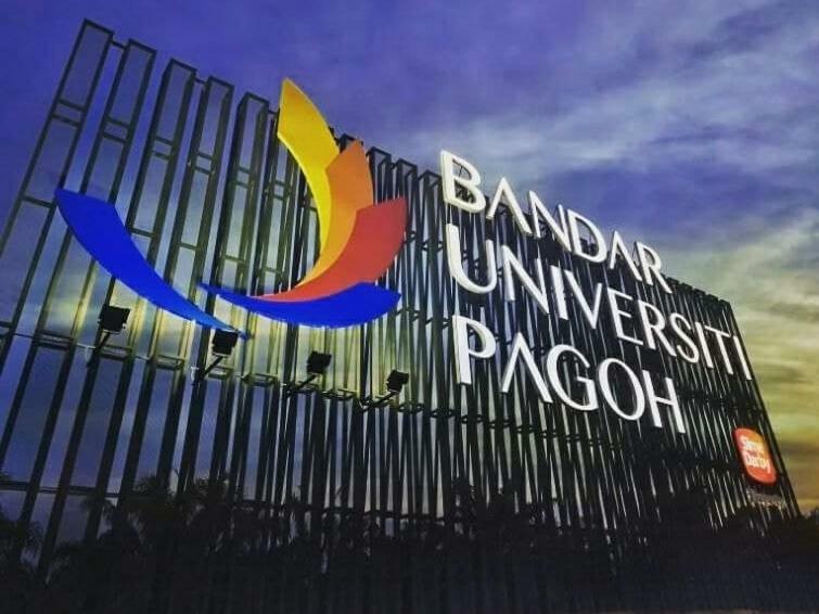 Villa Basrie Bandar Universiti Pagoh - private pool Musljm Only Muar Esterno foto